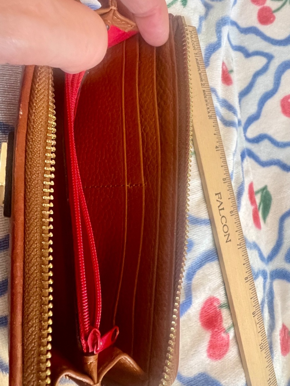 Like new Dooney & Bourke brown leather wallet - Picture 7 of 16